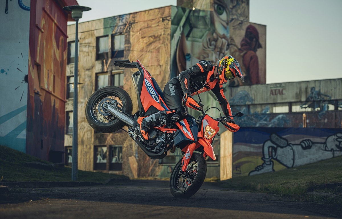 KTM 690 Enduro R e 690 SMC R: le novità per il 2023!